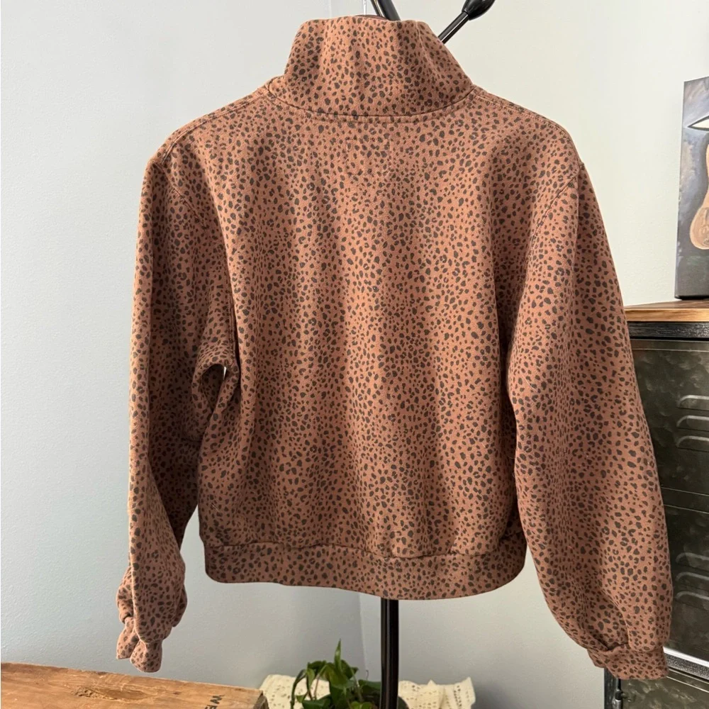 Abercrombie & Fitch Leopard Print Cropped Mock Neck Sweatshirt | Woman’s Size M